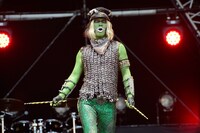 ドラマーCOZY役の桐谷健太。