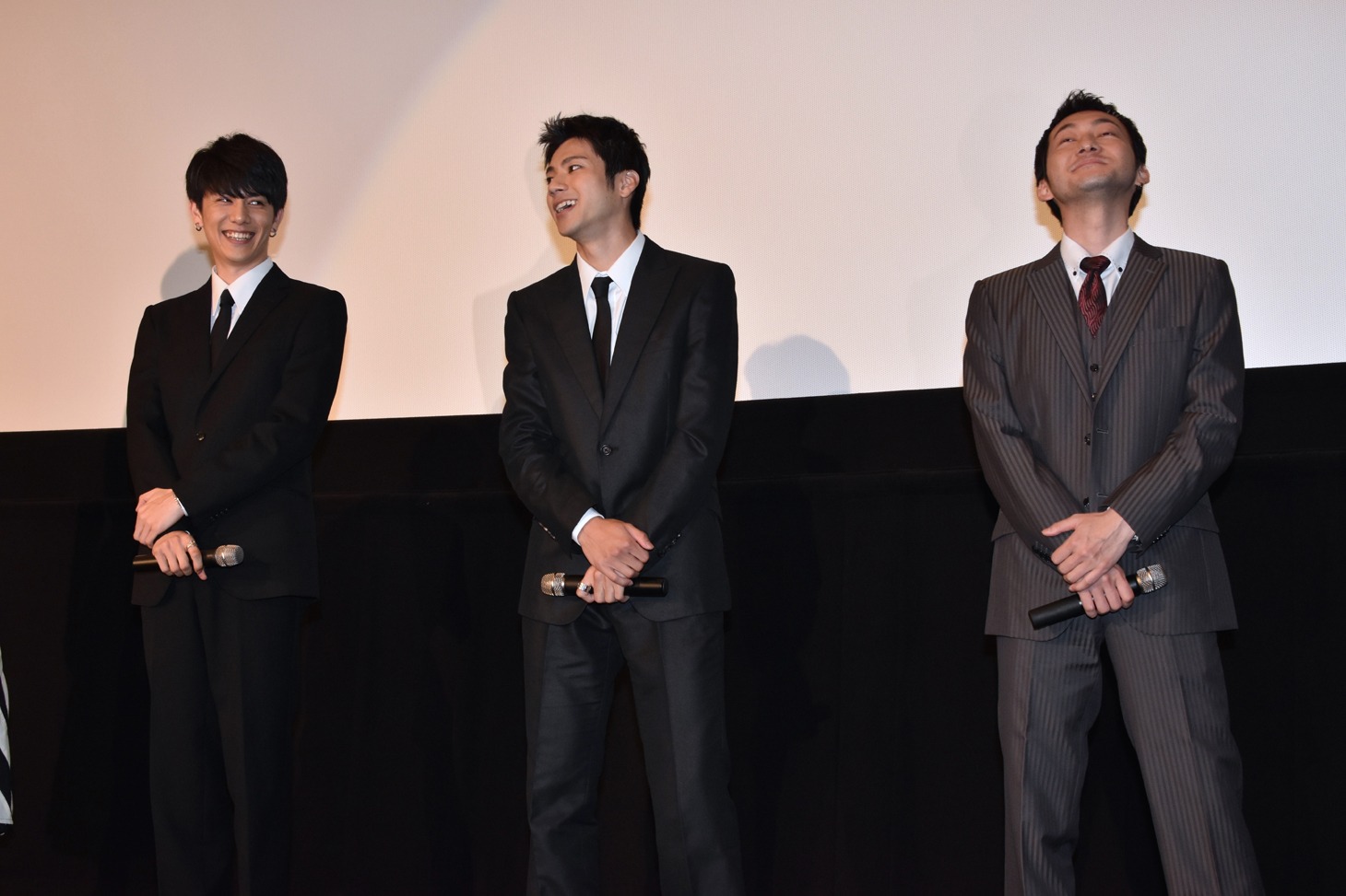 「闇金ドッグス3」初日舞台挨拶の様子。左から青木玄徳、山田裕貴、波岡一喜。