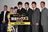 「闇金ドッグス3」の初日舞台挨拶の様子。左から土屋哲彦、冨手麻妙、MEGUMI、青木玄徳、山田裕貴、波岡一喜、津田寛治。