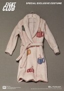 プレミアムアルティメイトマスターピース / ファイト・クラブ：ブラッド・ピット タイラー・ダーデン 1/6 アクションフィギュア スペシャルパックverに付属するバスローブ。