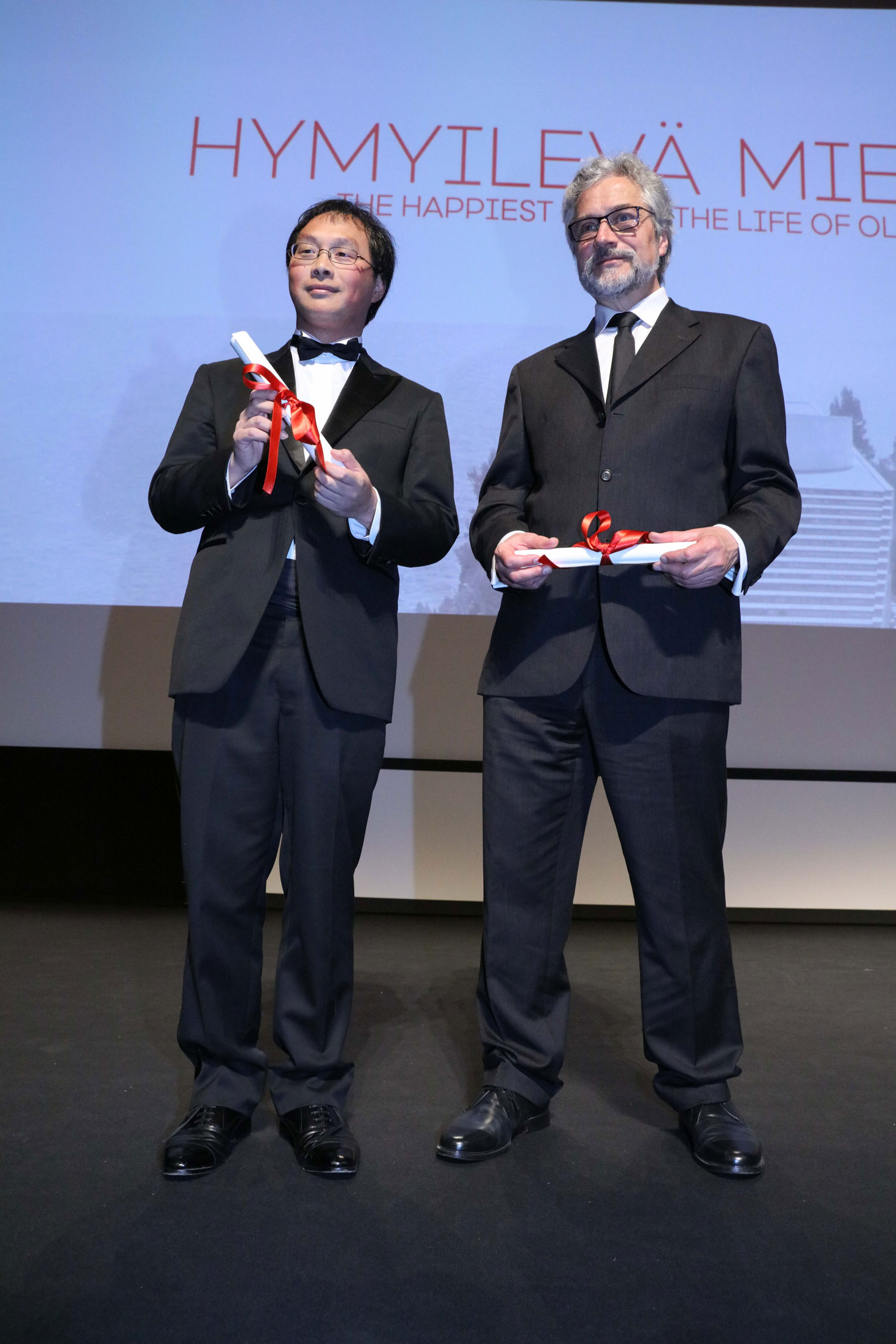 第69回カンヌ国際映画祭ある視点部門授賞式に登壇した深田晃司（左）。(c)Kazuko Wakayama