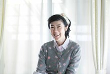 春山節子役の寺島しのぶ。