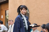 青木伸介役の戸次重幸。