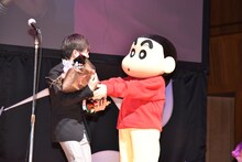 左から橋本昌和、野原しんのすけ。