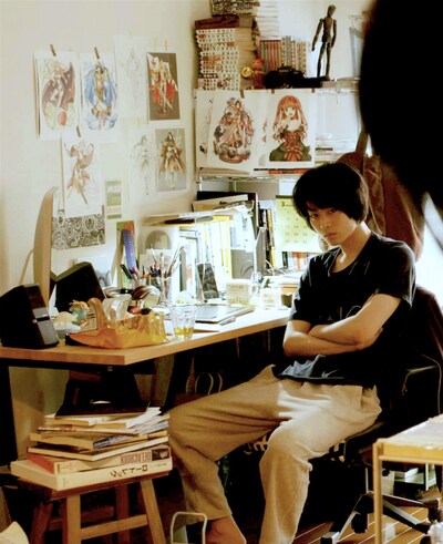 「二重生活」より、菅田将暉扮するゲームデザイナーの卓也。