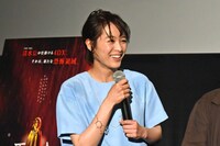 4DXで「雨女」を鑑賞し、濡れた髪のまま登場した清野菜名。