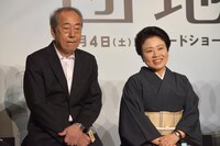 「団地」完成報告会見の様子。