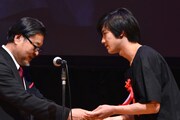 第25回日本映画批評家大賞実写部門の授賞式の様子。