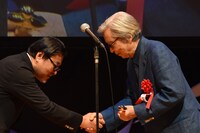 第25回日本映画批評家大賞実写部門の授賞式の様子。