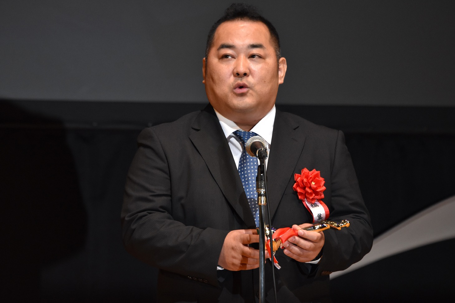 編集賞を受賞した伊藤伸行。
