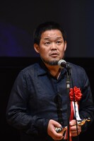 脚本賞を受賞した真辺克彦。