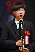 新人監督賞を受賞した松永大司。