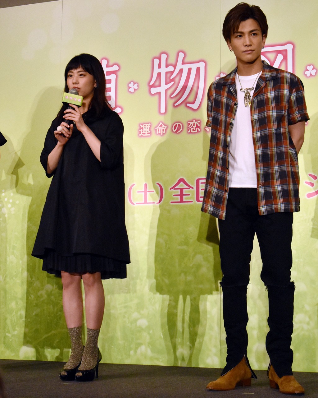 「植物図鑑 運命の恋、ひろいました」公開直前イベントより、高畑充希（左）と岩田剛典（右）。