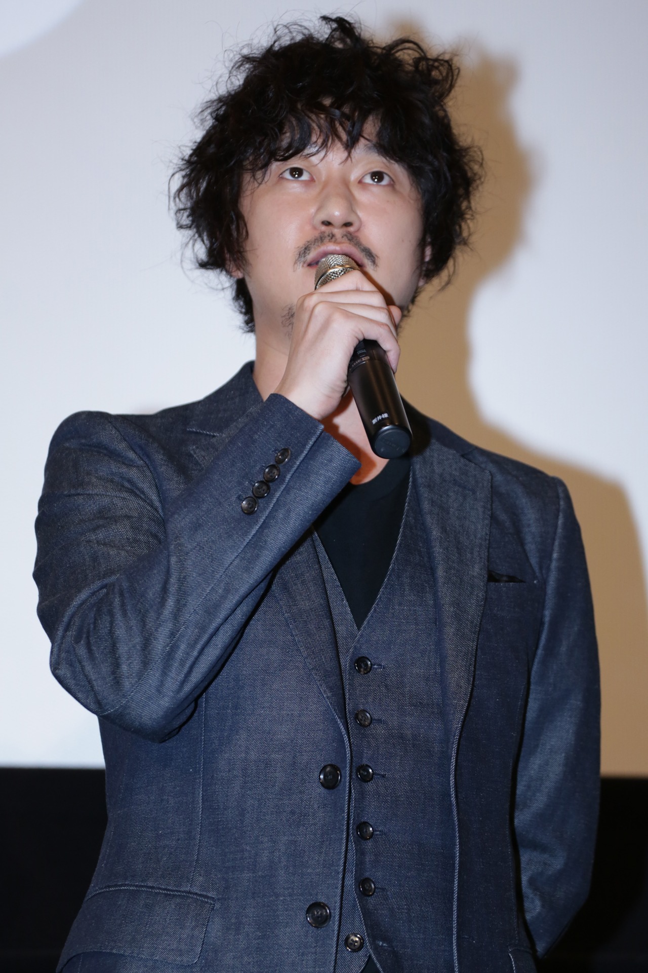 新井浩文