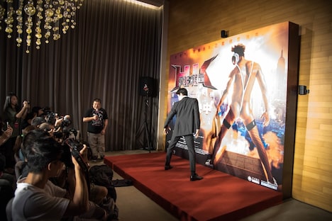 「HK/変態仮面 アブノーマル・クライシス」台湾での記者会見に出席した鈴木亮平。