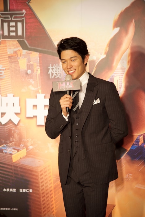 「HK/変態仮面 アブノーマル・クライシス」台湾での記者会見に出席した鈴木亮平。