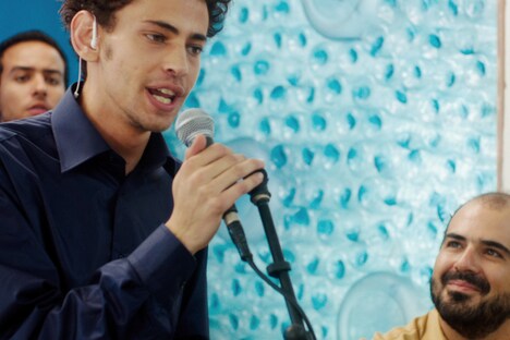 「歌声にのった少年」 (c)2015 Idol Film Production Ltd/MBC FZ LLC /KeyFilm/September Film