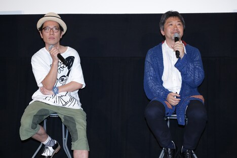 左から永積崇(ハナレグミ)、是枝裕和。