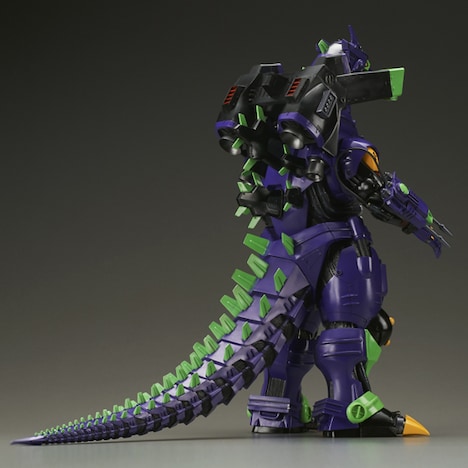 エヴァ初号機イメージカラーの3式機龍（メカゴジラ）。