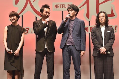 「火花」完成披露試写会の様子。