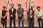 「火花」完成披露試写会の様子。