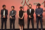 左からとろサーモン村田、井下好井・好井、門脇麦、波岡一喜、林遣都。