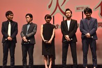 左からとろサーモン村田、井下好井・好井、門脇麦、波岡一喜、林遣都。