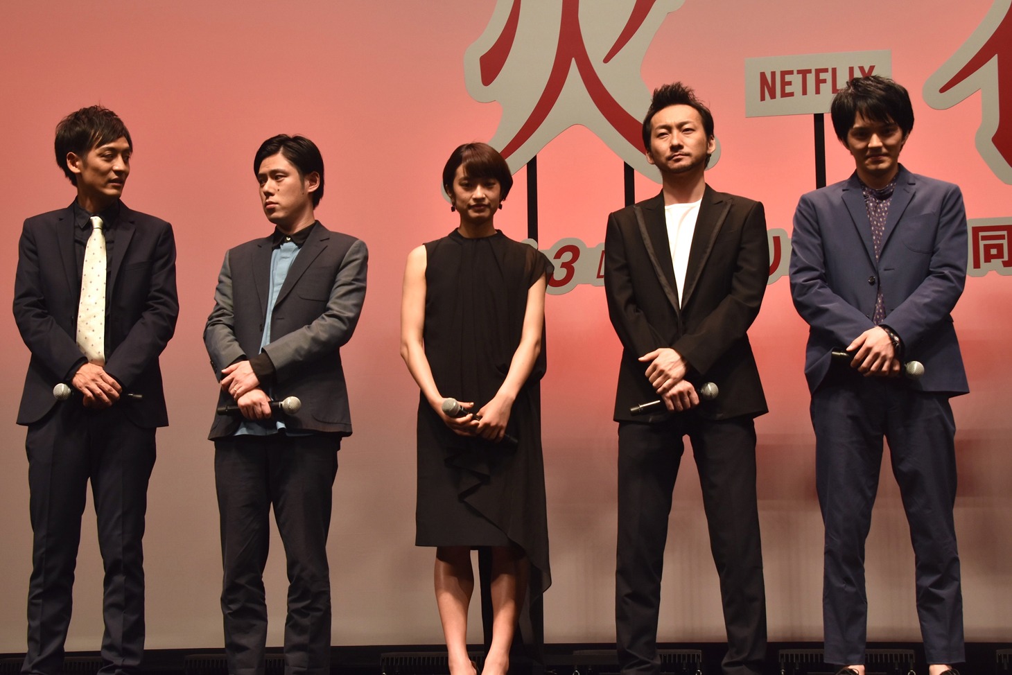 「火花」完成披露試写会の様子。
