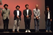 「火花」完成披露試写会の様子。