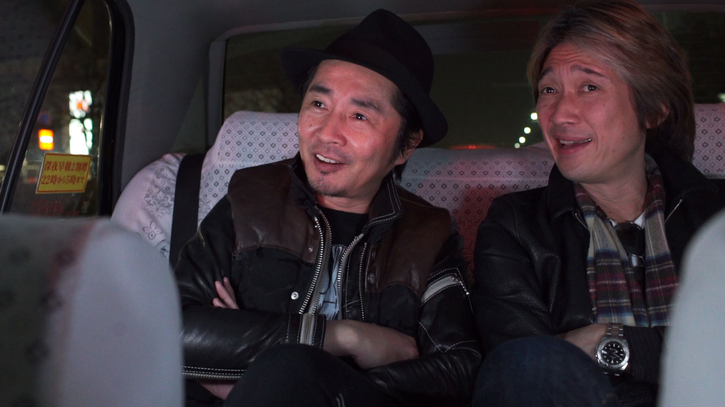 「オールディックフォギー / 歯車にまどわされて」より、怒髪天・増子直純（左）とSA・NAOKI（右）。