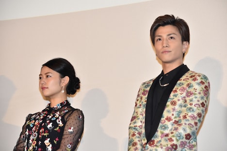 左から高畑充希、岩田剛典。