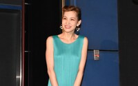 「高台家の人々」の初日舞台挨拶に登壇する水原希子。