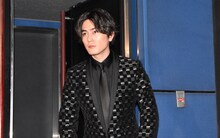 「高台家の人々」の初日舞台挨拶に登壇する間宮祥太朗。