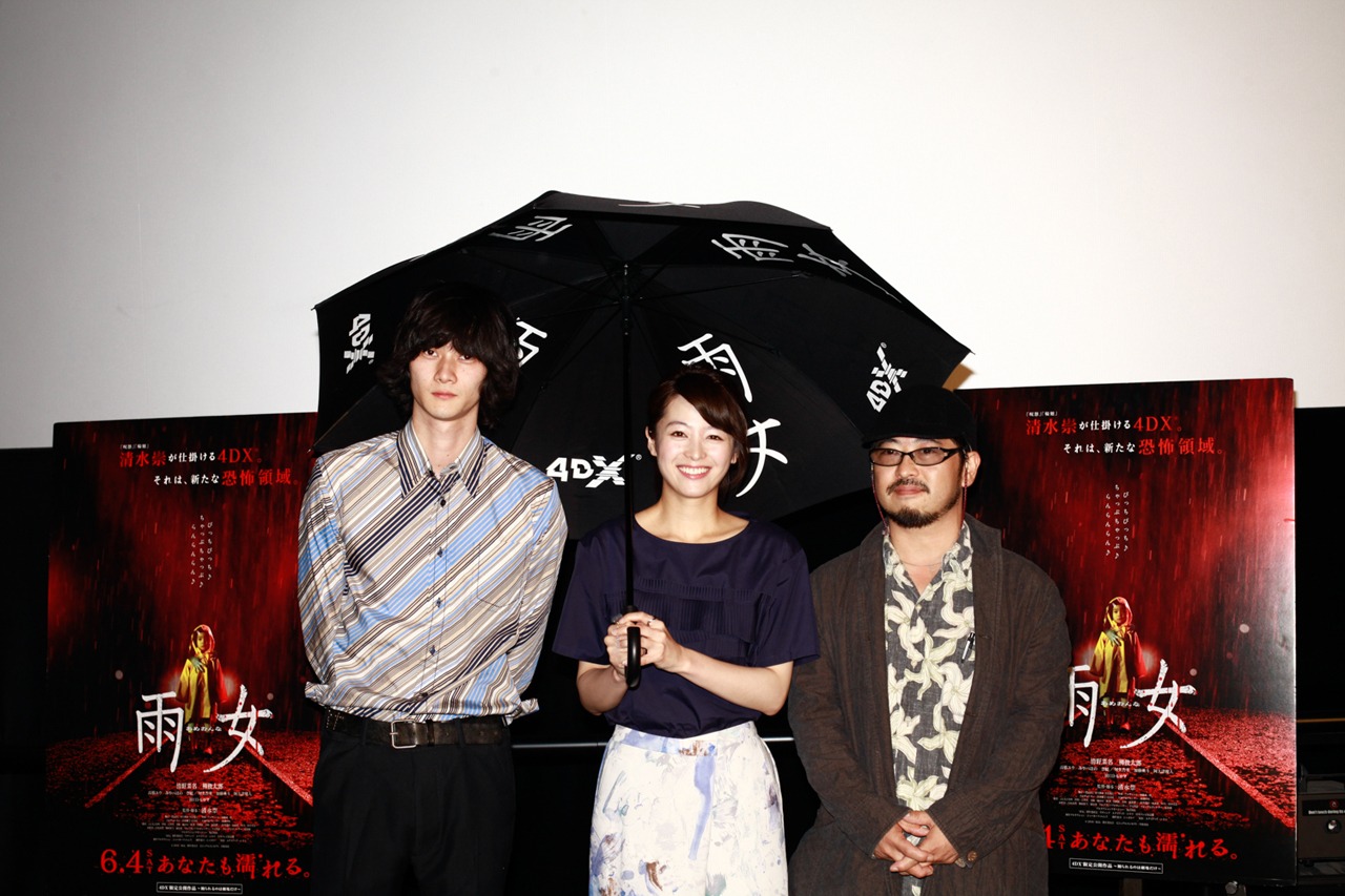 「雨女」初日舞台挨拶より、柳俊太郎、清野菜名、清水崇。