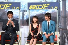 「疾風ロンド」クランクアップ会見にて、左から阿部寛、大島優子、濱田龍臣。