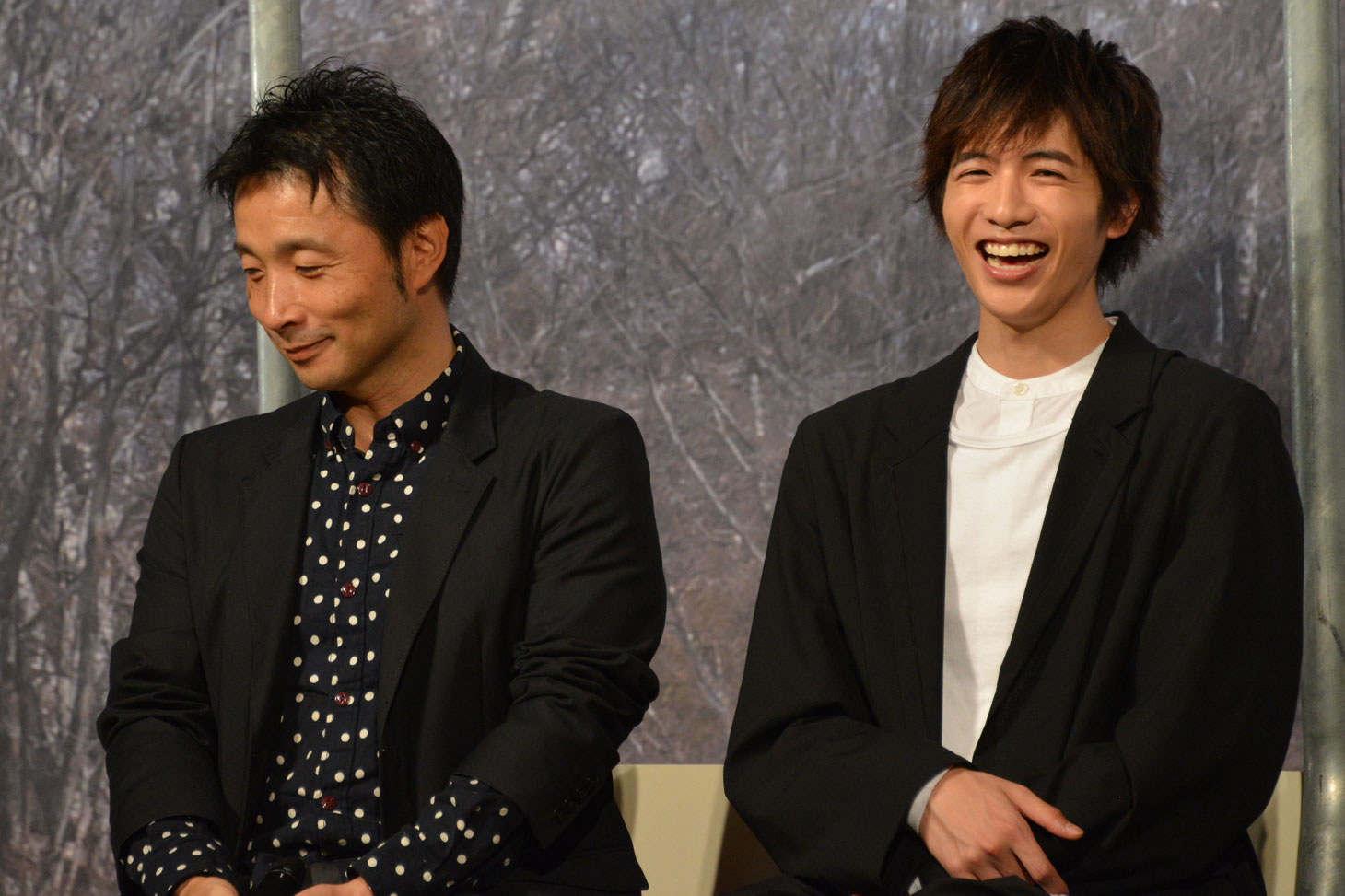左から吉田照幸、志尊淳。