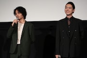 左から池松壮亮、菅田将暉