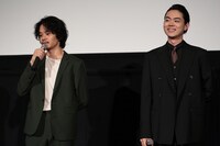 左から池松壮亮、菅田将暉