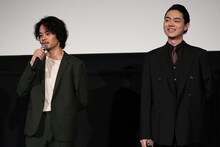 左から池松壮亮、菅田将暉