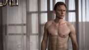 「ハイ・ライズ」より、トム・ヒドルストン。