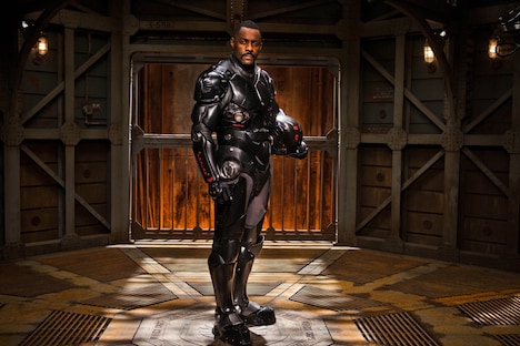 「パシフィック・リム」より、イドリス・エルバ演じるスタッカー・ペントコスト。(写真提供:Planet Photos / ゼータ イメージ)