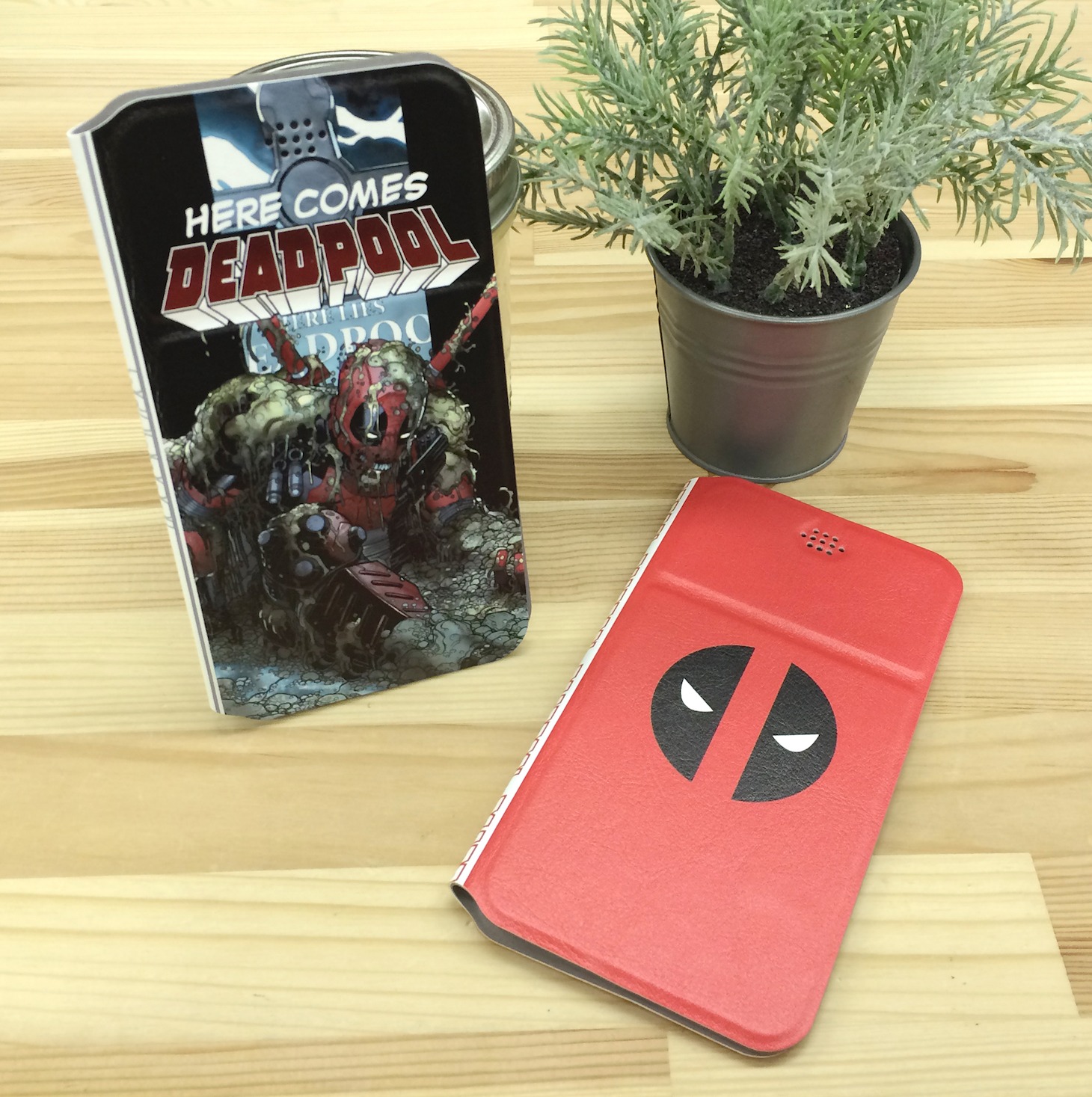デッドプール「フリップ ユニバーサルカバー」 (c)MARVEL