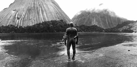 「彷徨える河」