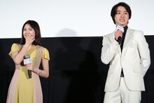 左から二階堂ふみ、山崎賢人。