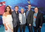 「ファインディング・ドリー」ワールドプレミアの様子。左からリンジー・コリンズ、アンドリュー・スタントン、エレン・デジェネレス、アンガス・マクレーン、ジョン・ラセター。