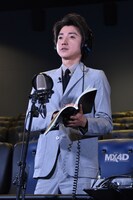 再現アフレコに挑む藤原竜也。