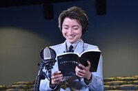 再現アフレコに挑む藤原竜也。