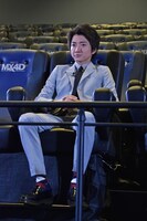 MX4Dシートを初体験する藤原竜也。