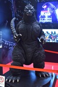 バンダイ・ゴジラ関連のブースの様子。