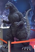 バンダイ・ゴジラ関連のブースの様子。